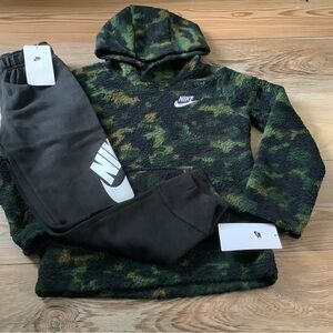 Nike boys green camo fleece hoodie & jogger outfit size 7(NWT)